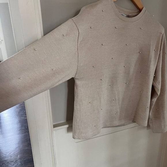 Soft Creamy Sweater with Pearls - Picture 8 of 8